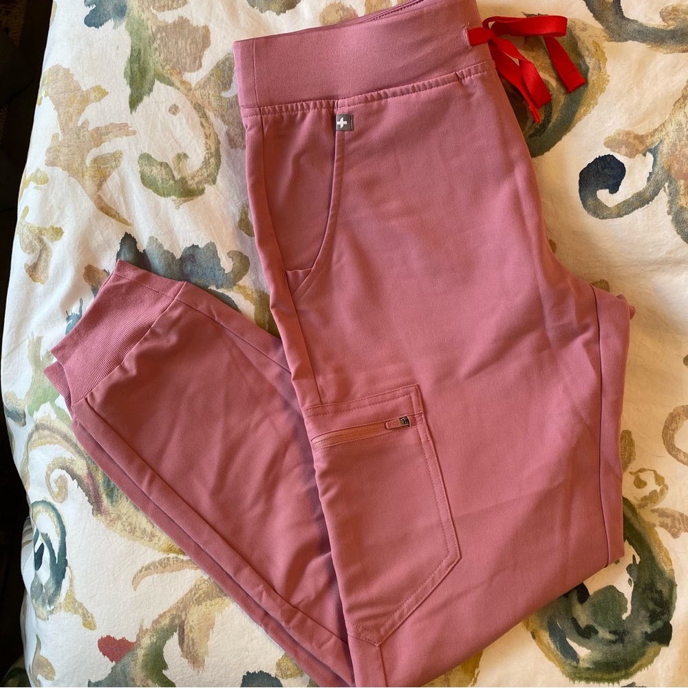 Figs Zamora Joggers Limited Edition Chalk Pink NWT